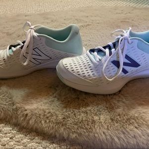 Girls New Balance tennis shoes GUC size 4